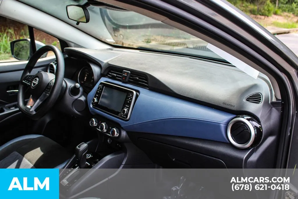 Nissan Versa photo 22