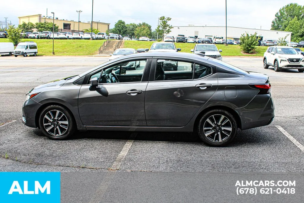 Nissan Versa photo 6