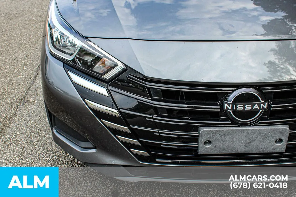 Nissan Versa photo 11