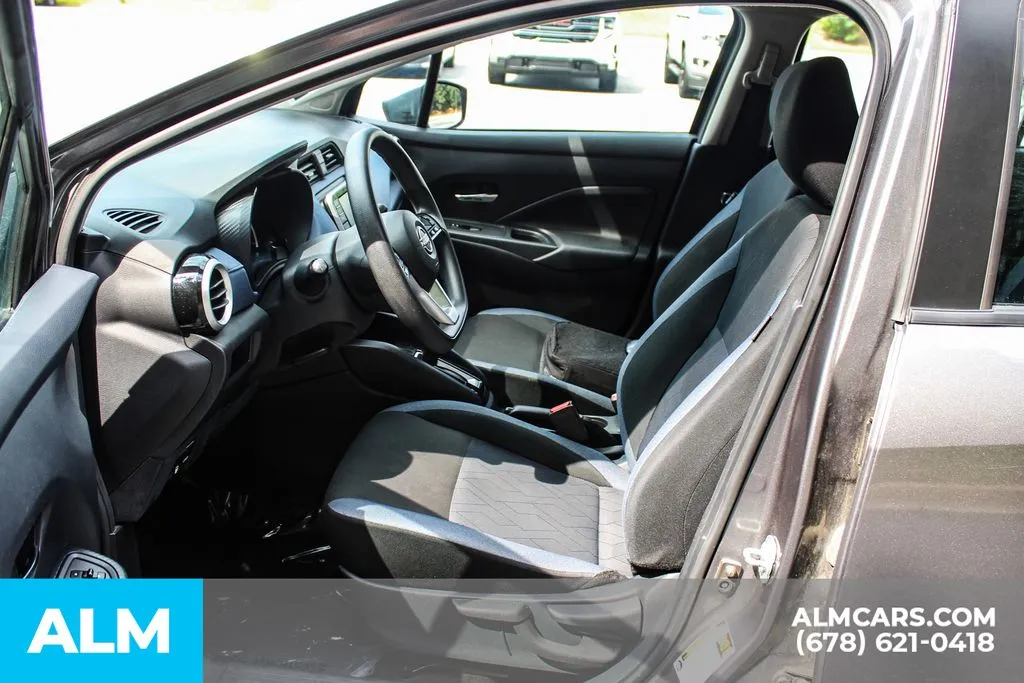 Nissan Versa photo 16