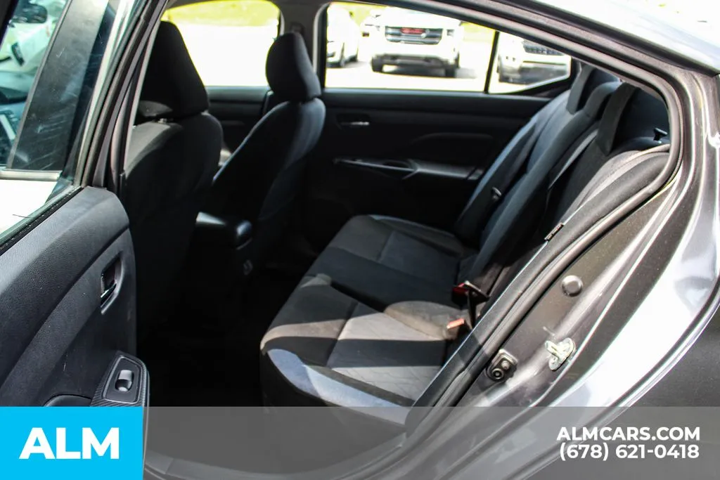 Nissan Versa photo 17