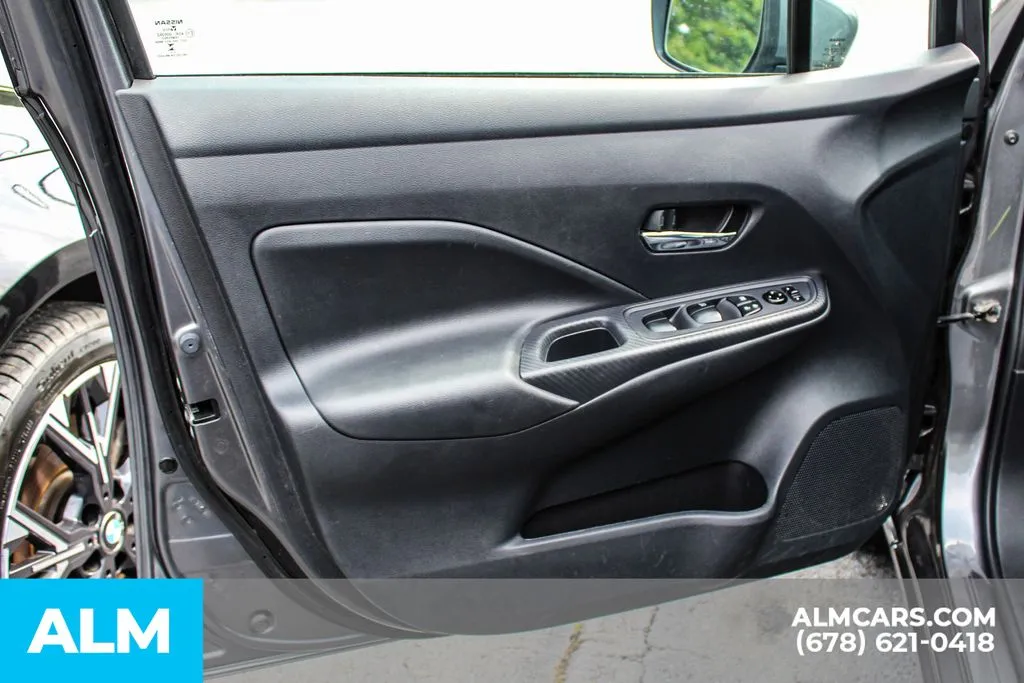 Nissan Versa photo 33