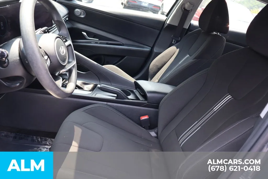 Hyundai Elantra photo 15