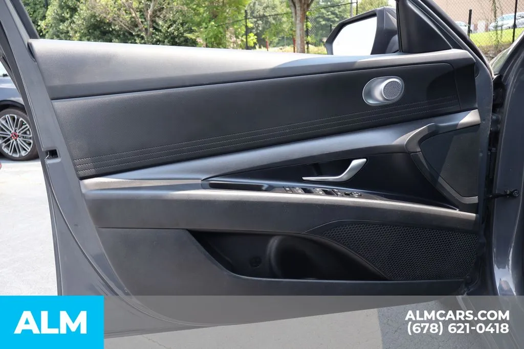 Hyundai Elantra photo 10