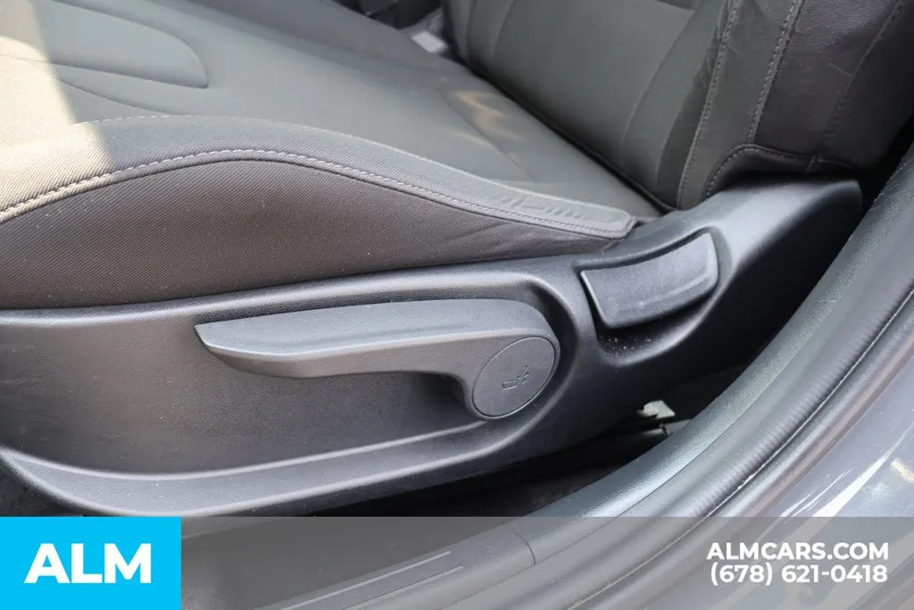 Hyundai Elantra photo 12