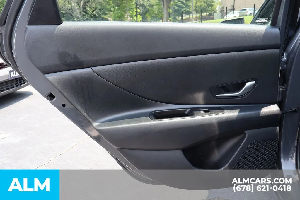 Hyundai Elantra photo 18