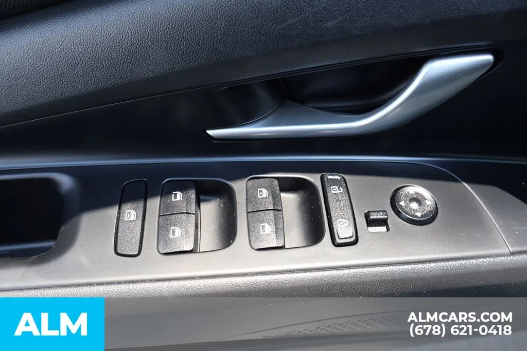 Hyundai Elantra photo 11