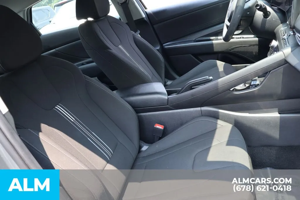 Hyundai Elantra photo 24