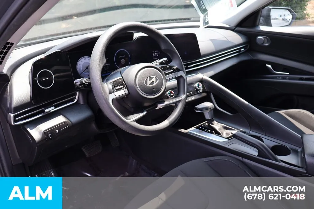 Hyundai Elantra photo 9