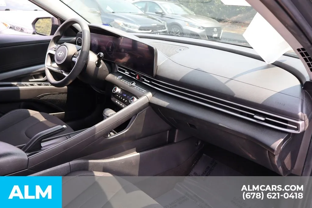 Hyundai Elantra photo 26