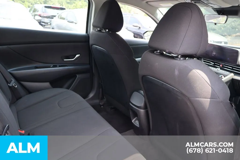 Hyundai Elantra photo 21