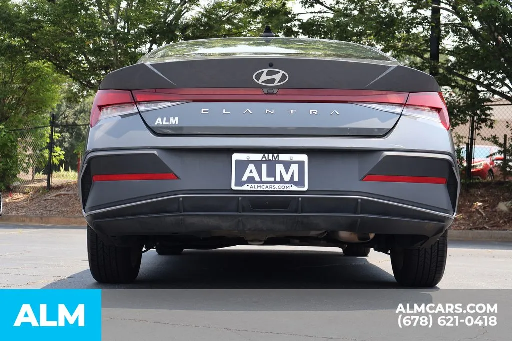 Hyundai Elantra photo 6