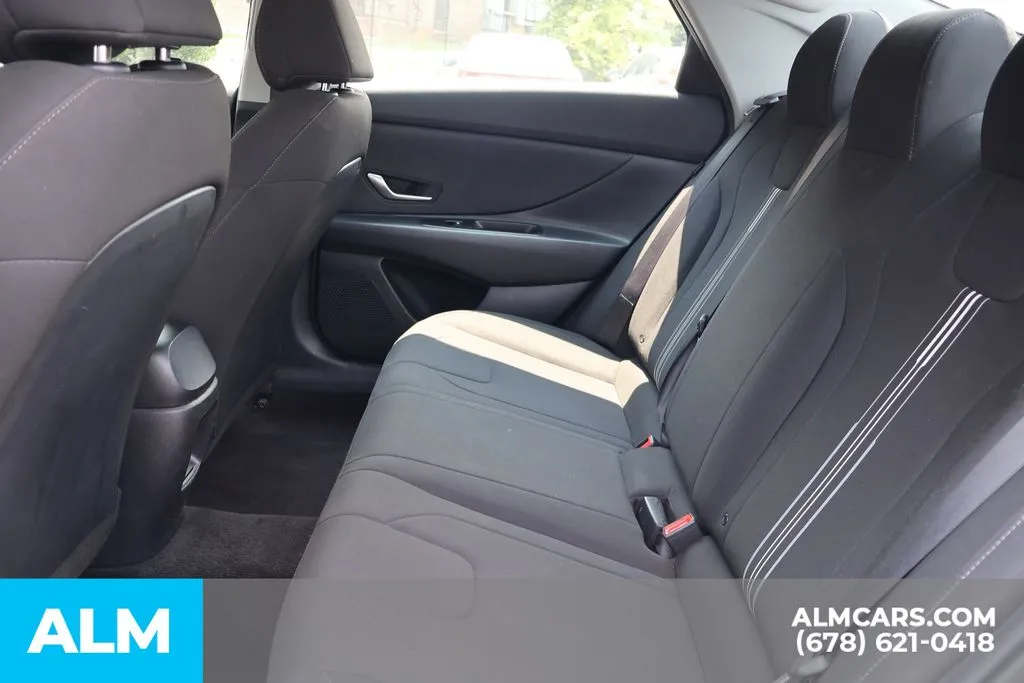 Hyundai Elantra photo 16