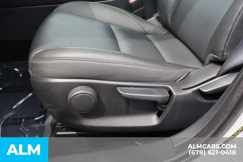 Mazda CX-30 photo 12