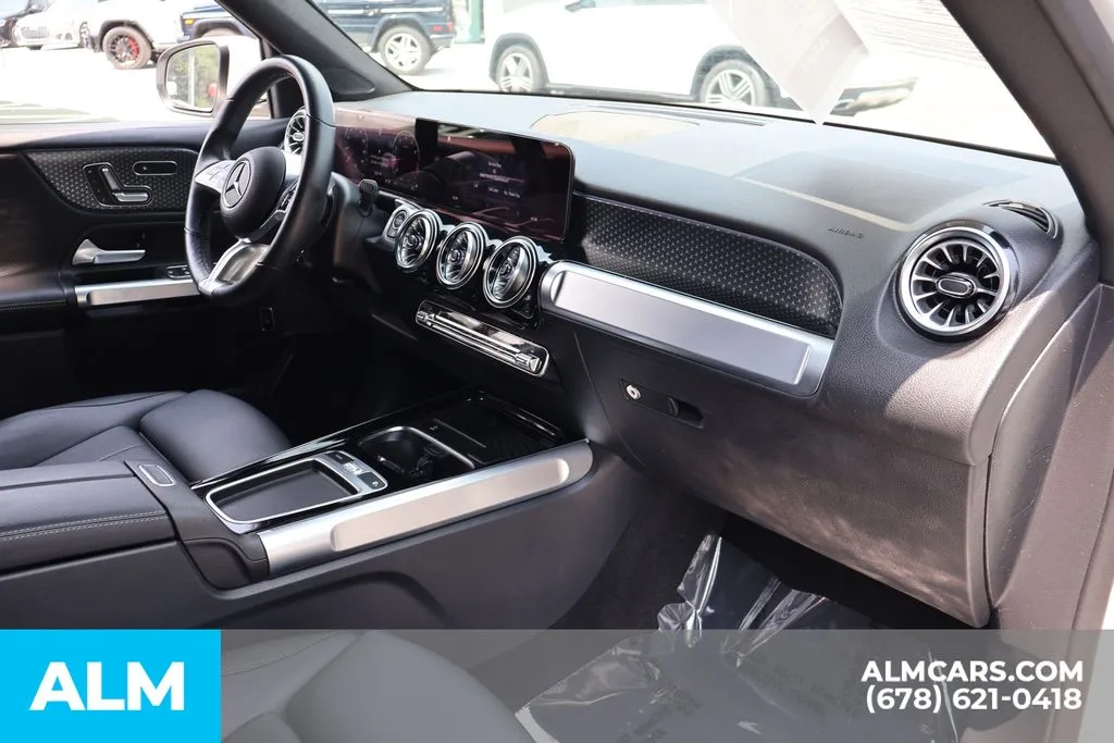 Mercedes-Benz GLB photo 30