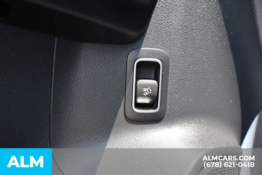 Mercedes-Benz GLB photo 14