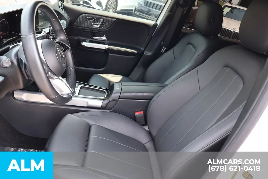 Mercedes-Benz GLB photo 16