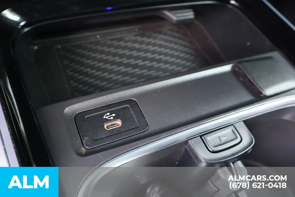 Mercedes-Benz GLB photo 38