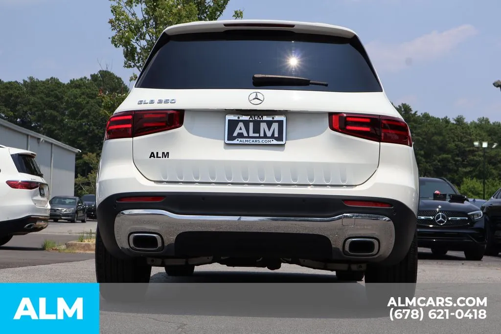 Mercedes-Benz GLB photo 6