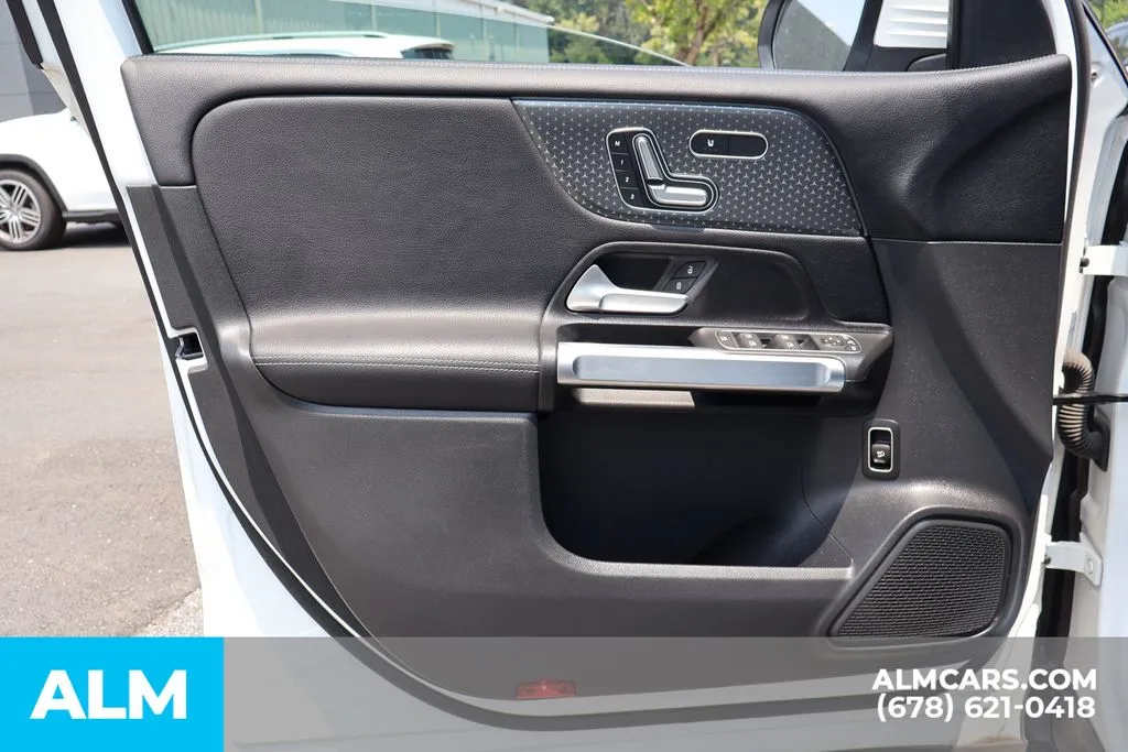 Mercedes-Benz GLB photo 10