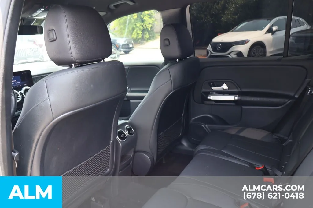 Mercedes-Benz GLB photo 18