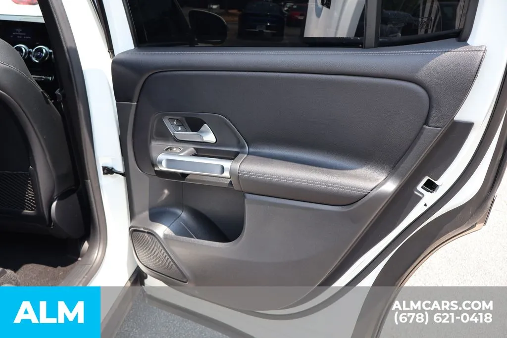 Mercedes-Benz GLB photo 28