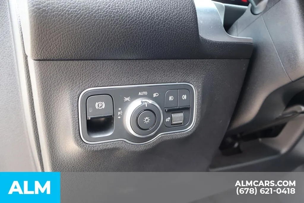Mercedes-Benz GLB photo 17