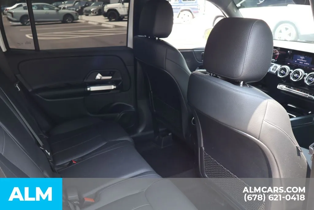 Mercedes-Benz GLB photo 26