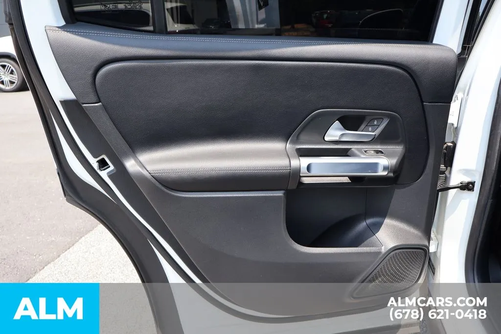 Mercedes-Benz GLB photo 21