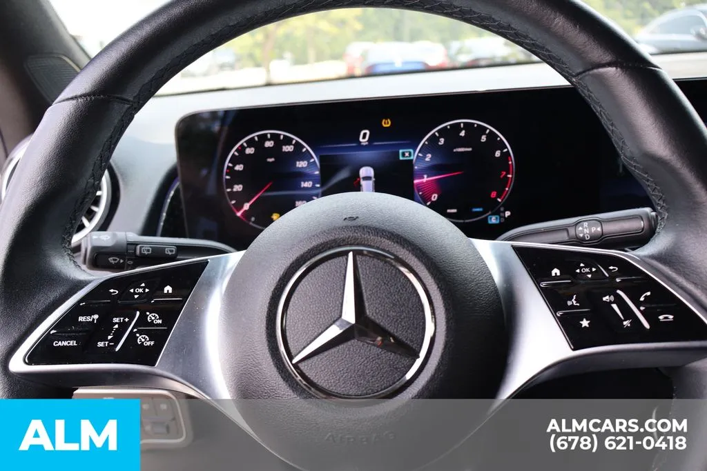 Mercedes-Benz GLB photo 33