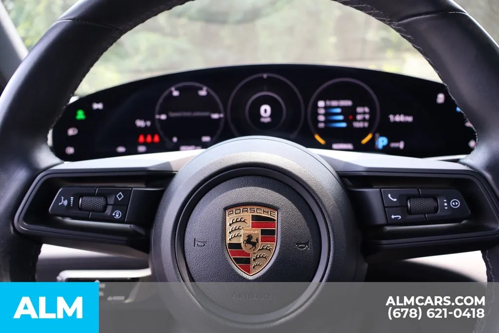 Porsche Taycan photo 31