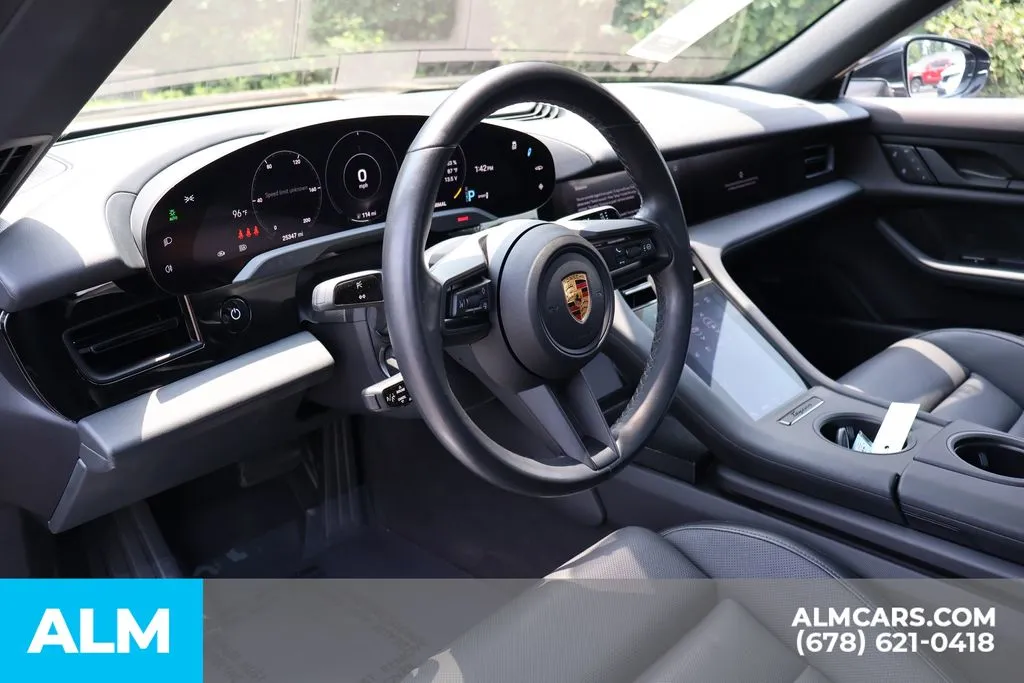 Porsche Taycan photo 9