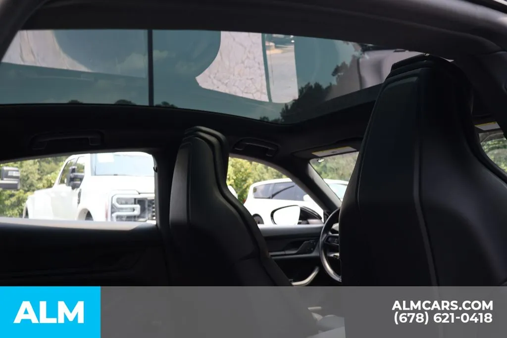 Porsche Taycan photo 23