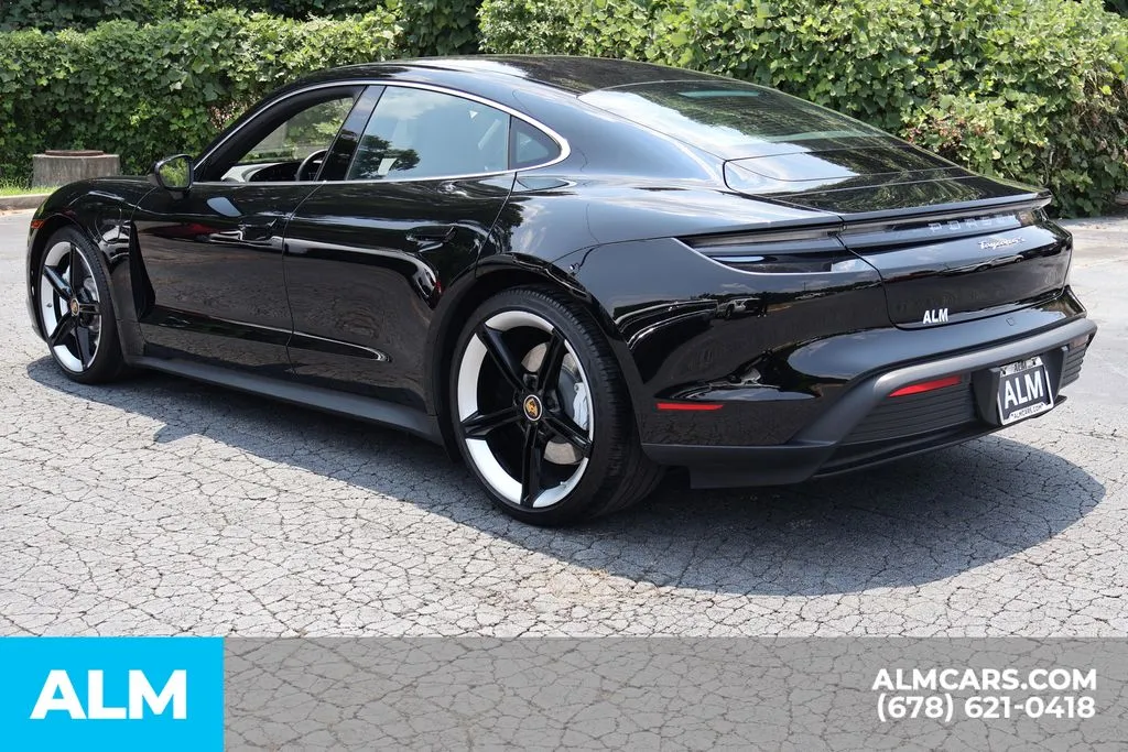 Porsche Taycan photo 8