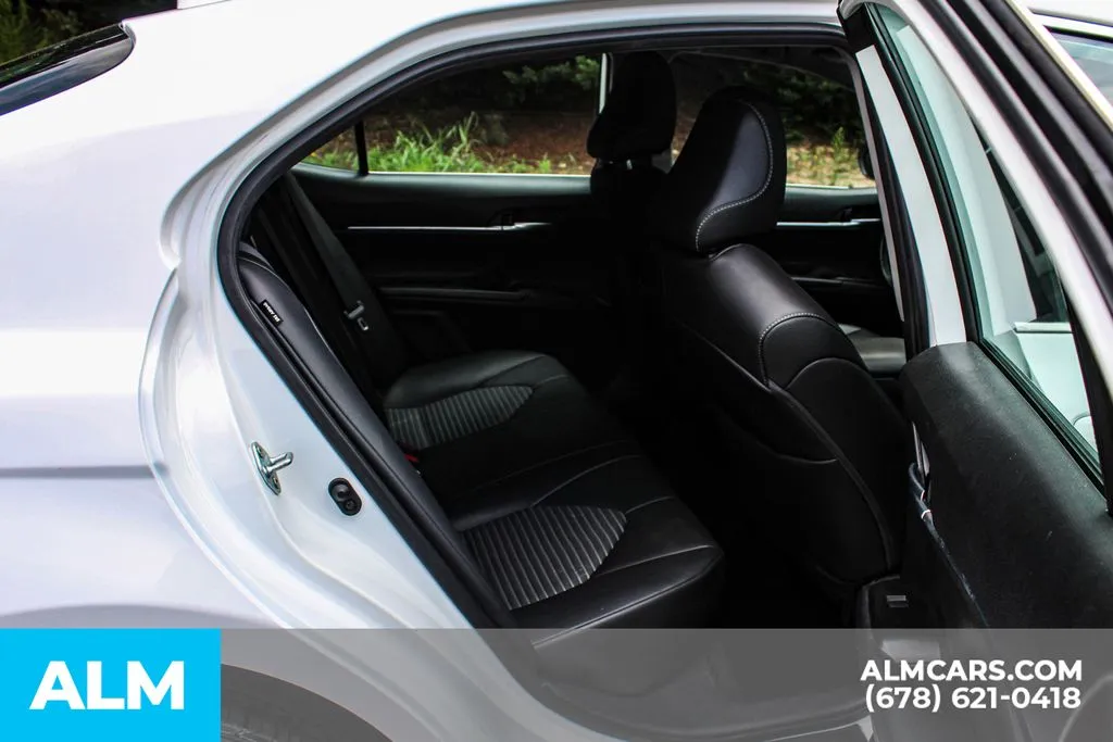 Toyota Camry photo 18