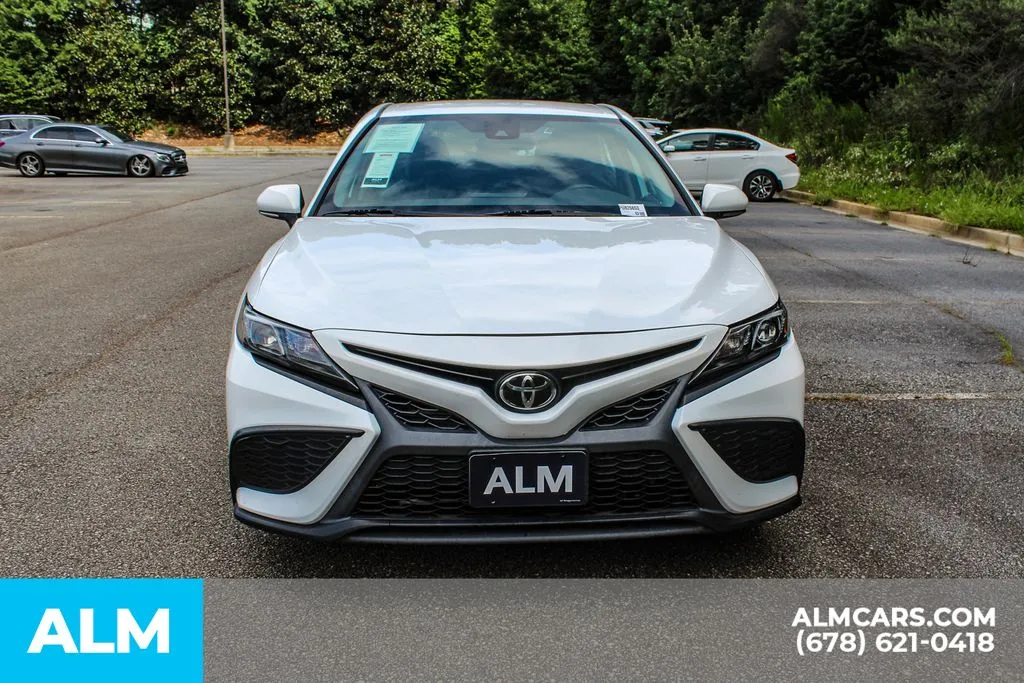 Toyota Camry photo 9