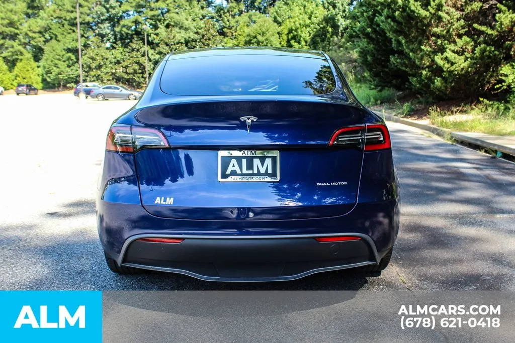 Tesla Model Y photo 10
