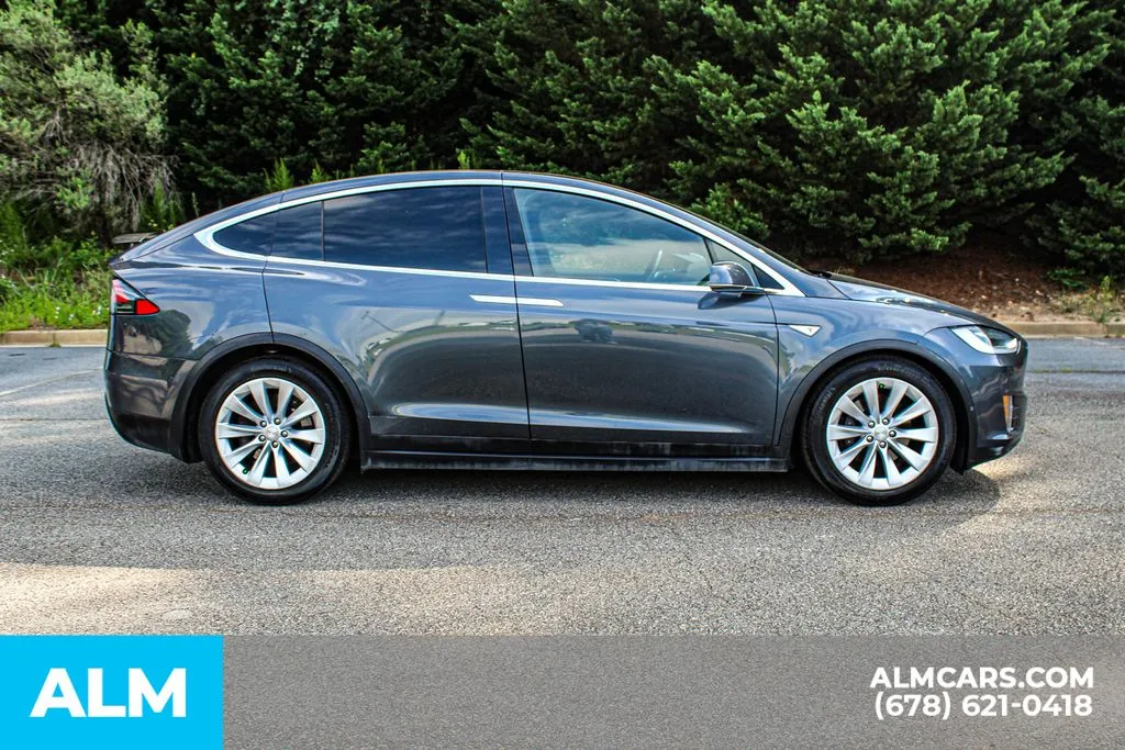 Tesla Model X photo 8