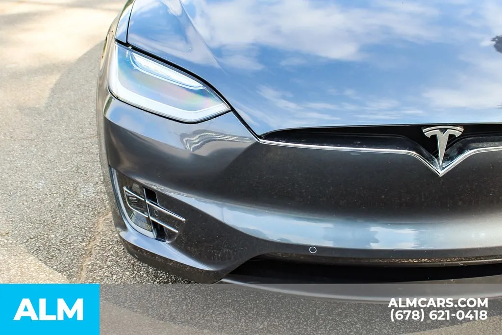 Tesla Model X photo 11