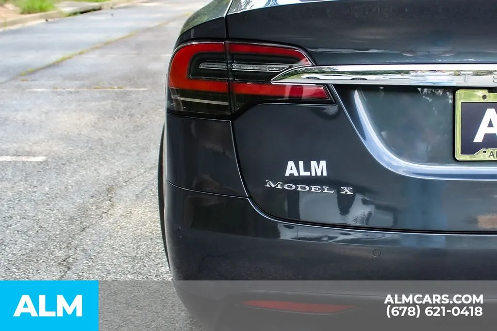 Tesla Model X photo 12