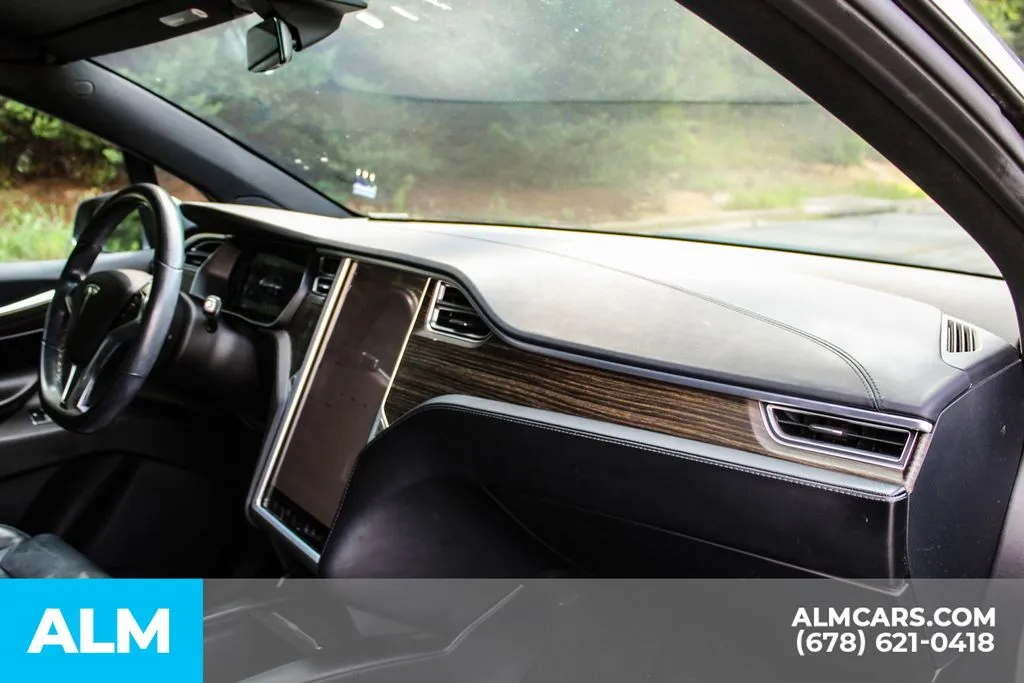 Tesla Model X photo 23