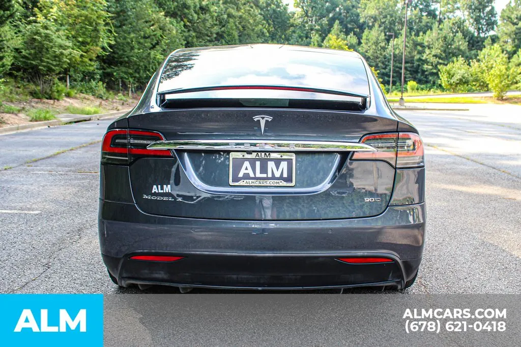 Tesla Model X photo 10