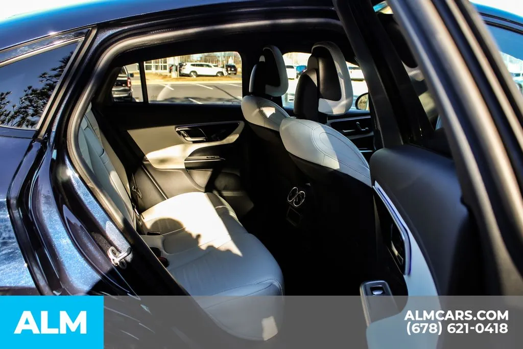 Mercedes-Benz GLC photo 18