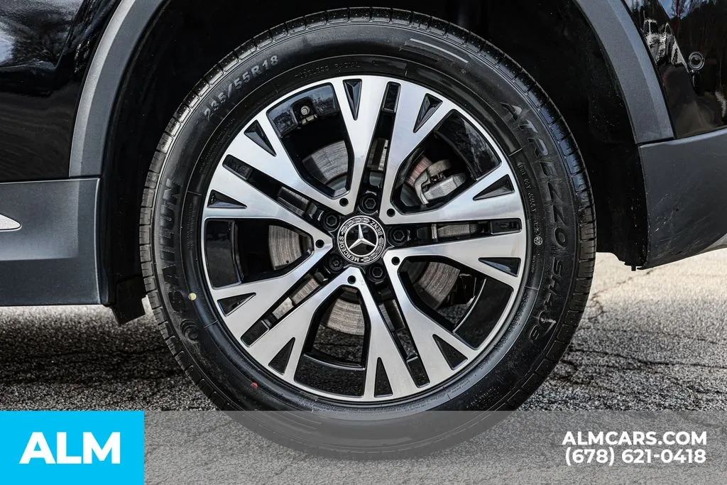 Mercedes-Benz GLA photo 17