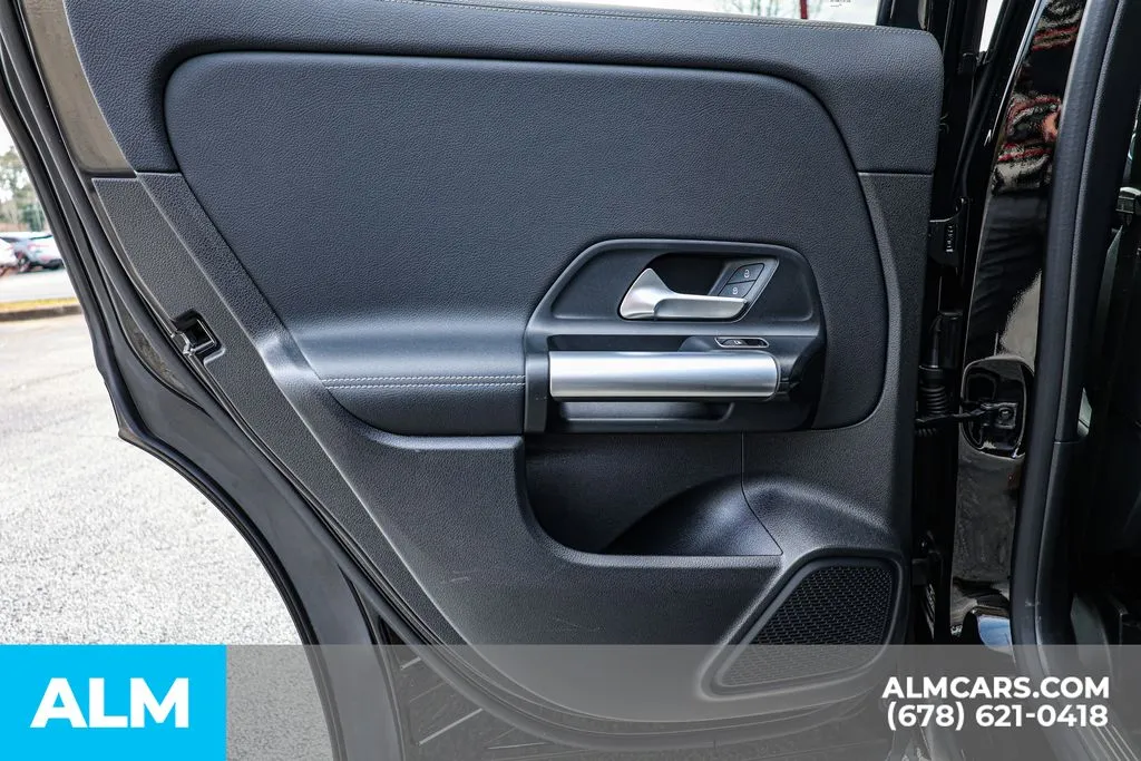 Mercedes-Benz GLA photo 53