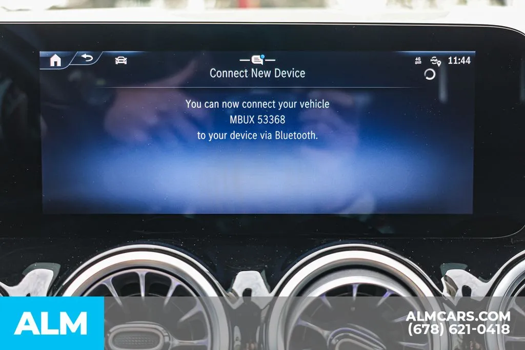 Mercedes-Benz GLA photo 38