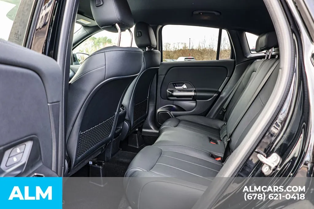 Mercedes-Benz GLA photo 20