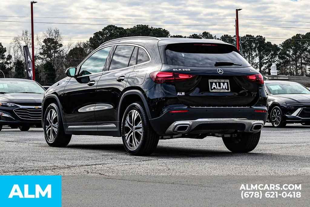 Mercedes-Benz GLA photo 6