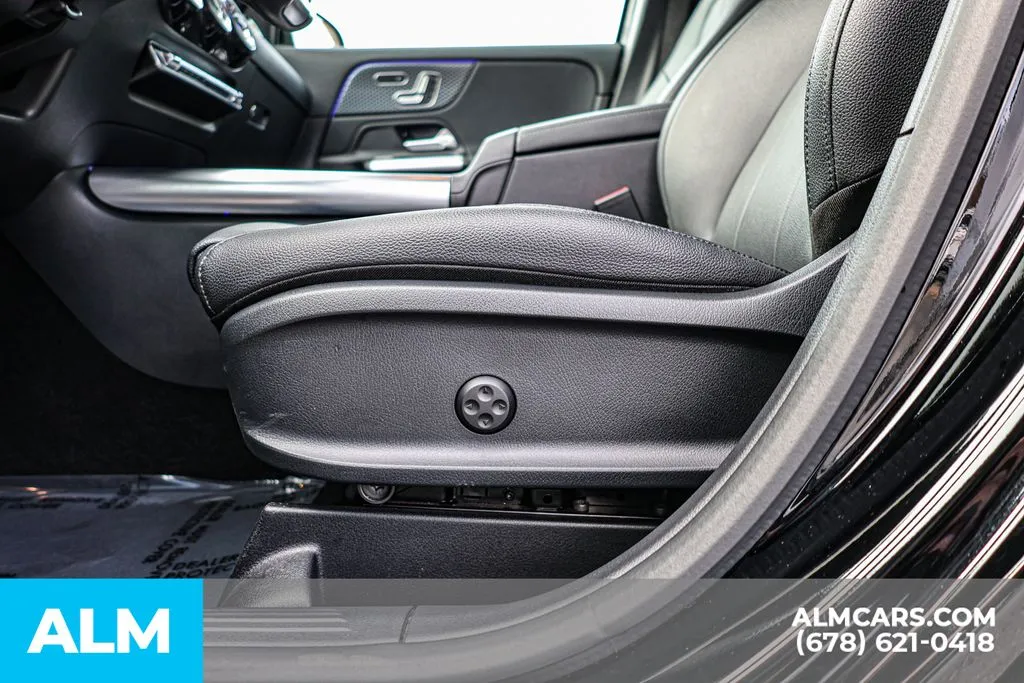 Mercedes-Benz GLA photo 26