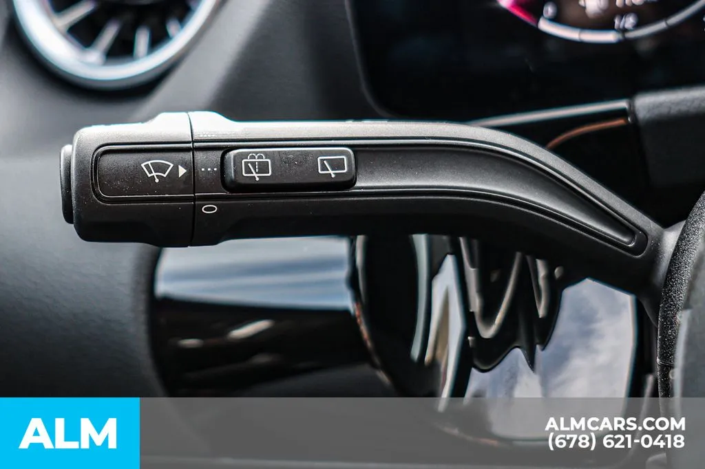 Mercedes-Benz GLA photo 33